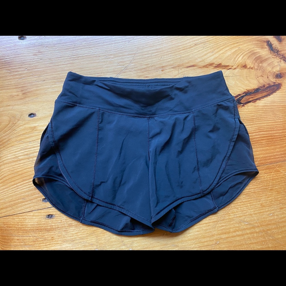 lululemon “hotty hot shorts 2.5 inch”